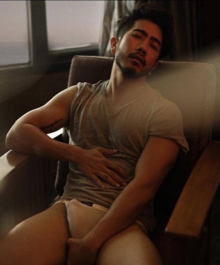 hot male 541 (18+)