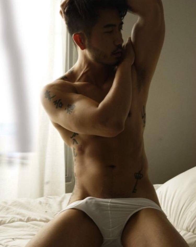 hot male 541 (18+)
