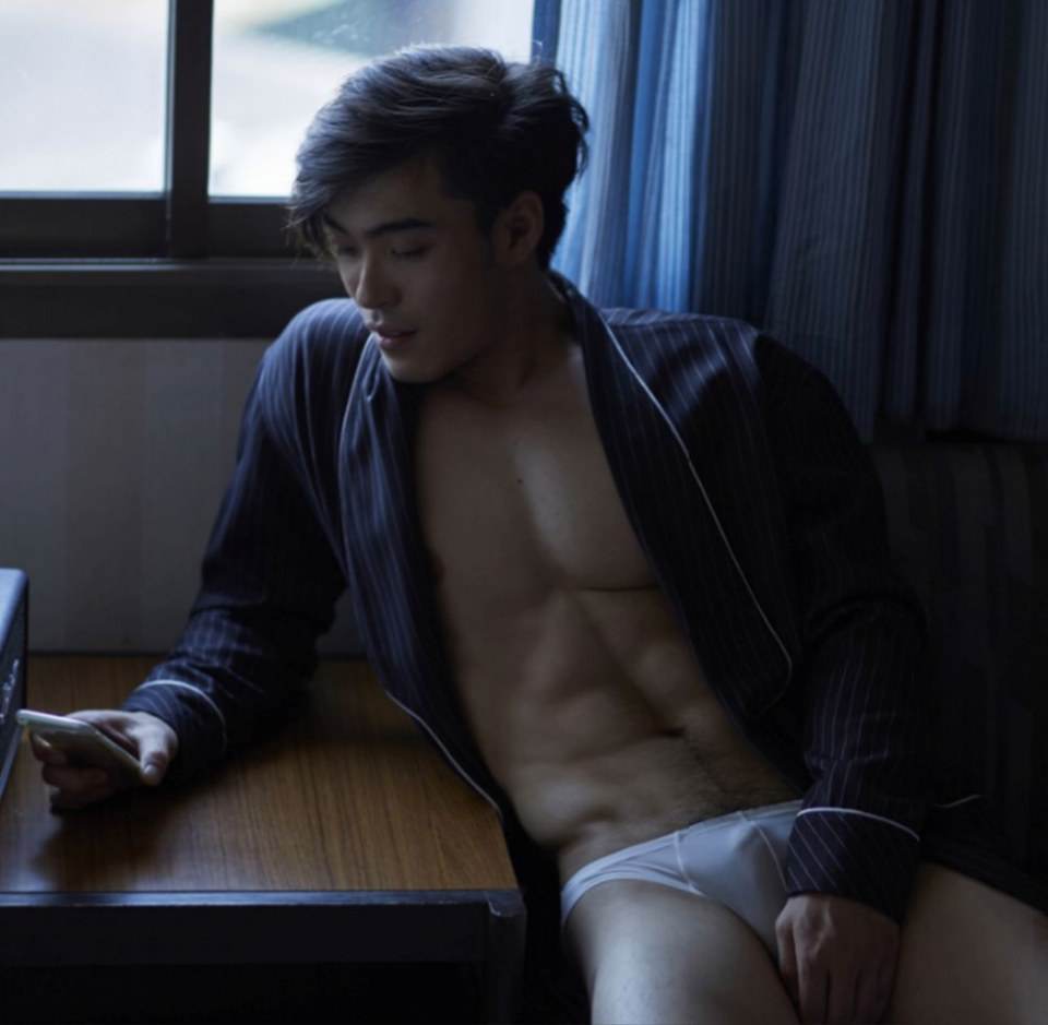 hot male 546 (18+)