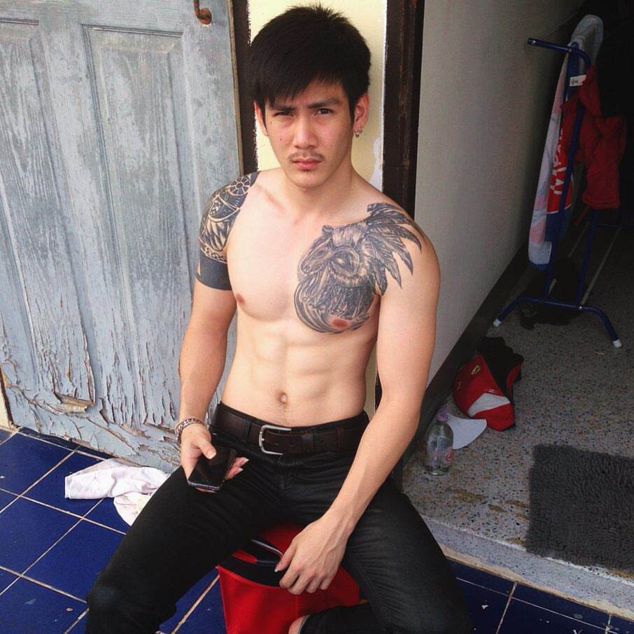 พ่อหนุ่มสักลายชอบจัง