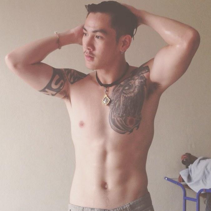 พ่อหนุ่มสักลายชอบจัง