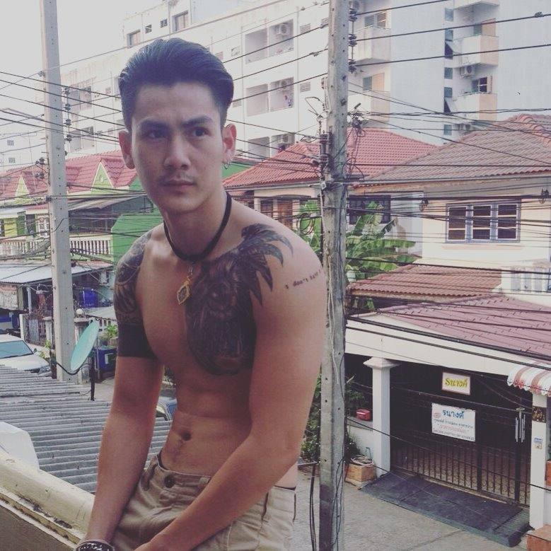 พ่อหนุ่มสักลายชอบจัง