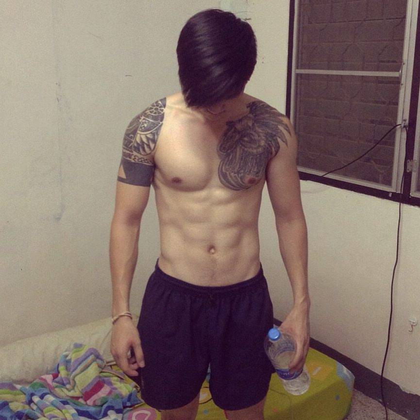 พ่อหนุ่มสักลายชอบจัง