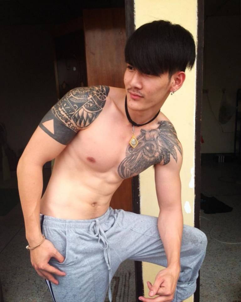 พ่อหนุ่มสักลายชอบจัง