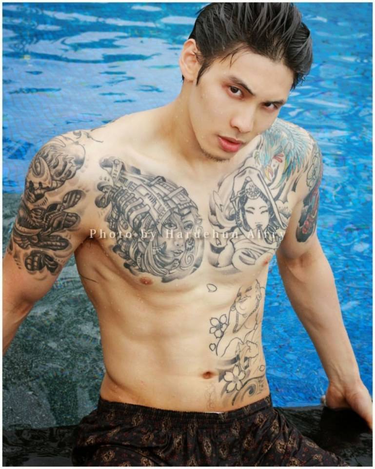 พ่อหนุ่มสักลายชอบจัง