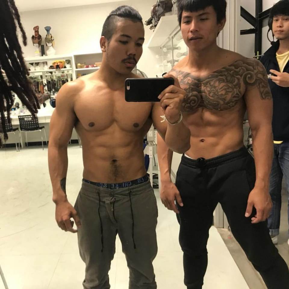 พ่อหนุ่มสักลายชอบจัง