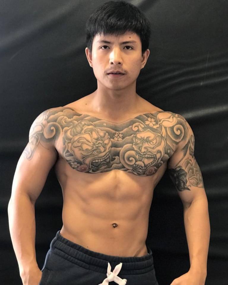 พ่อหนุ่มสักลายชอบจัง