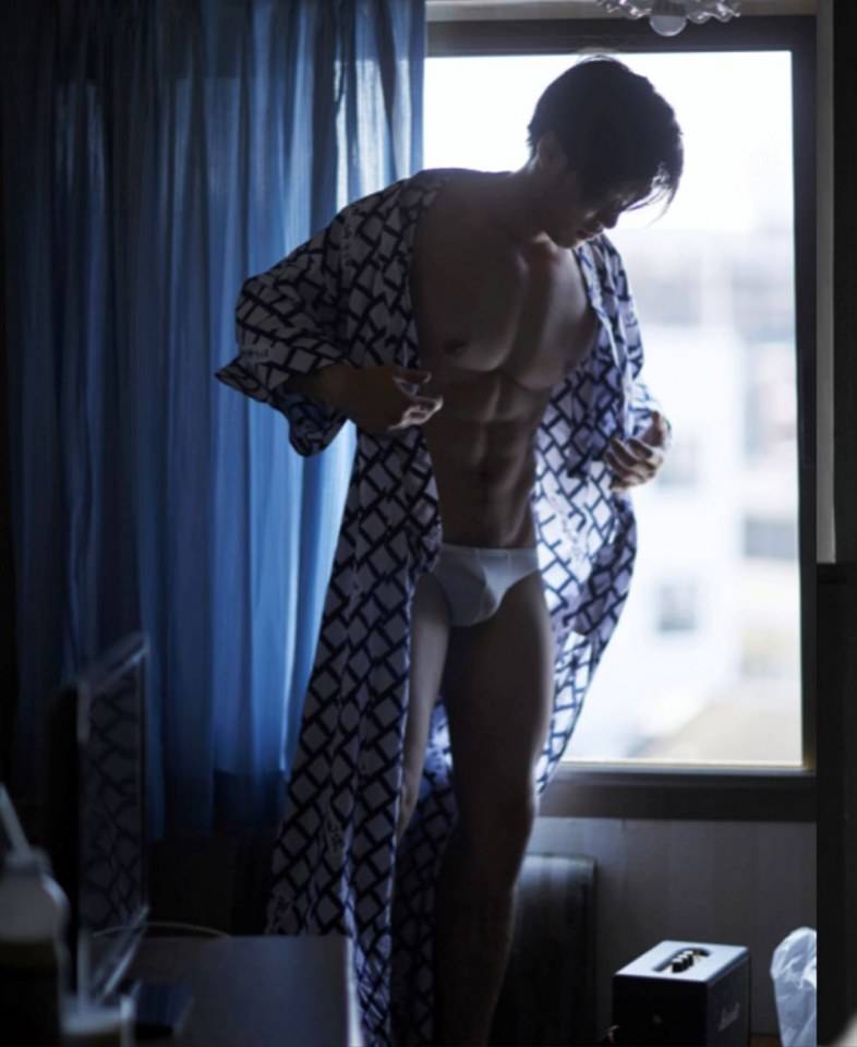 hot male 548 (18+)