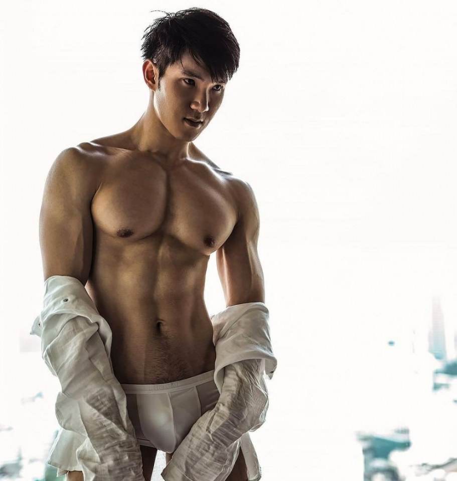 hot male 548 (18+)