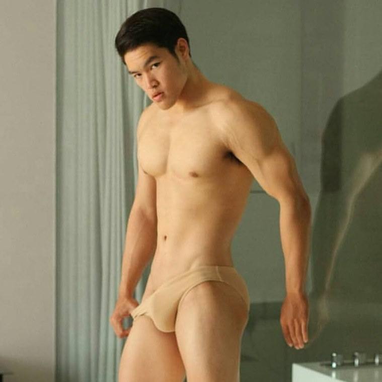 hot male 548 (18+)
