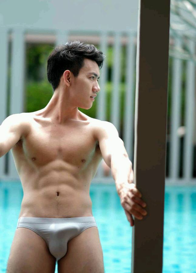 hot male 549 (18+)