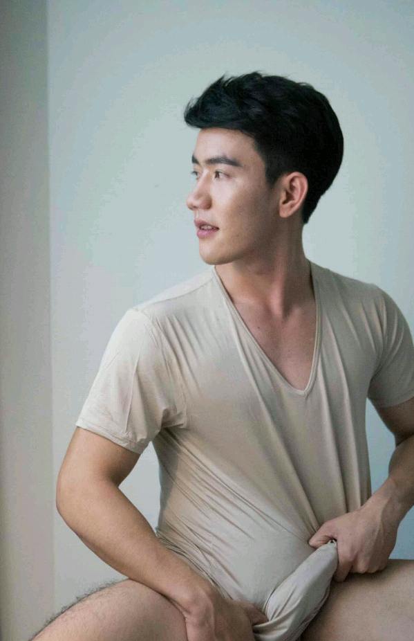 hot male 549 (18+)