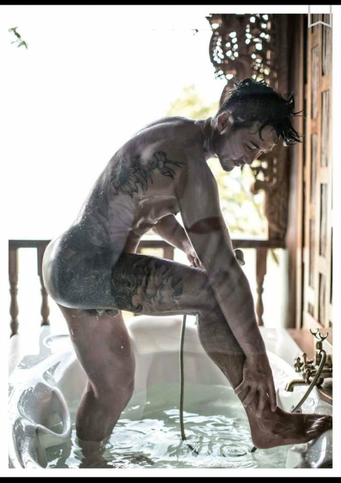 hot male 549 (18+)