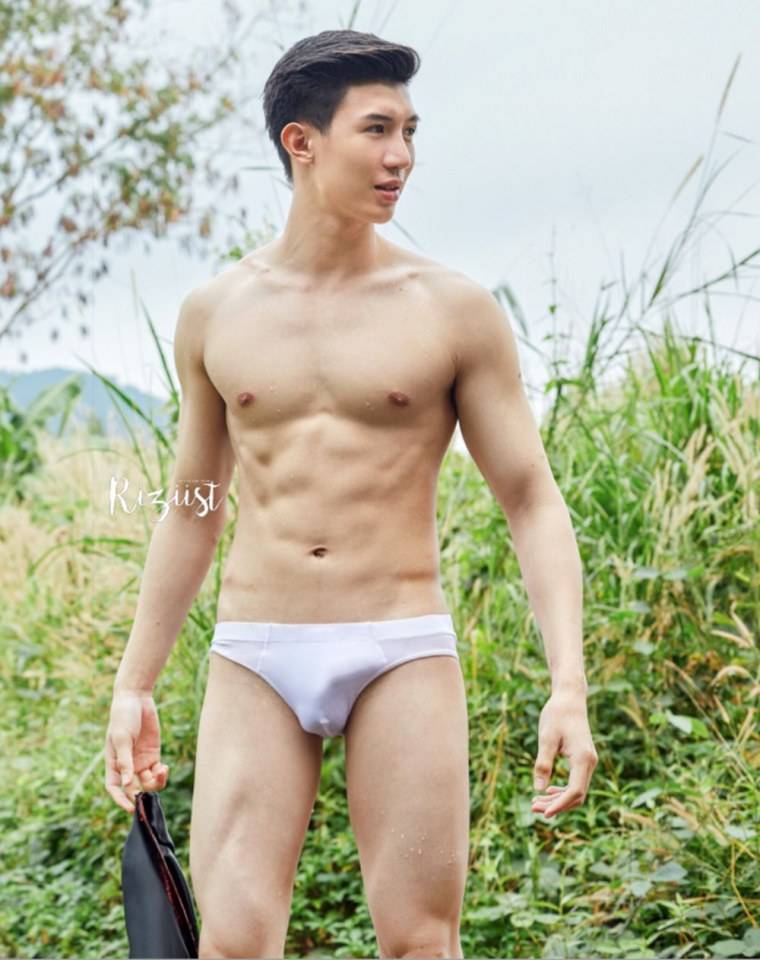 hot male 549 (18+)