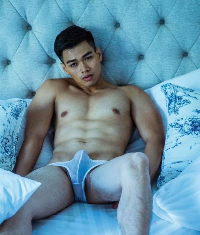 hot male 550 (18+)