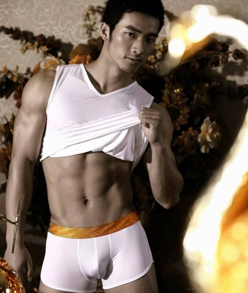hot male 550 (18+)