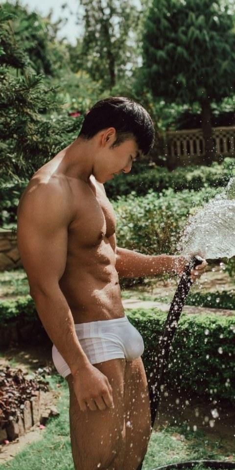 hot male 550 (18+)