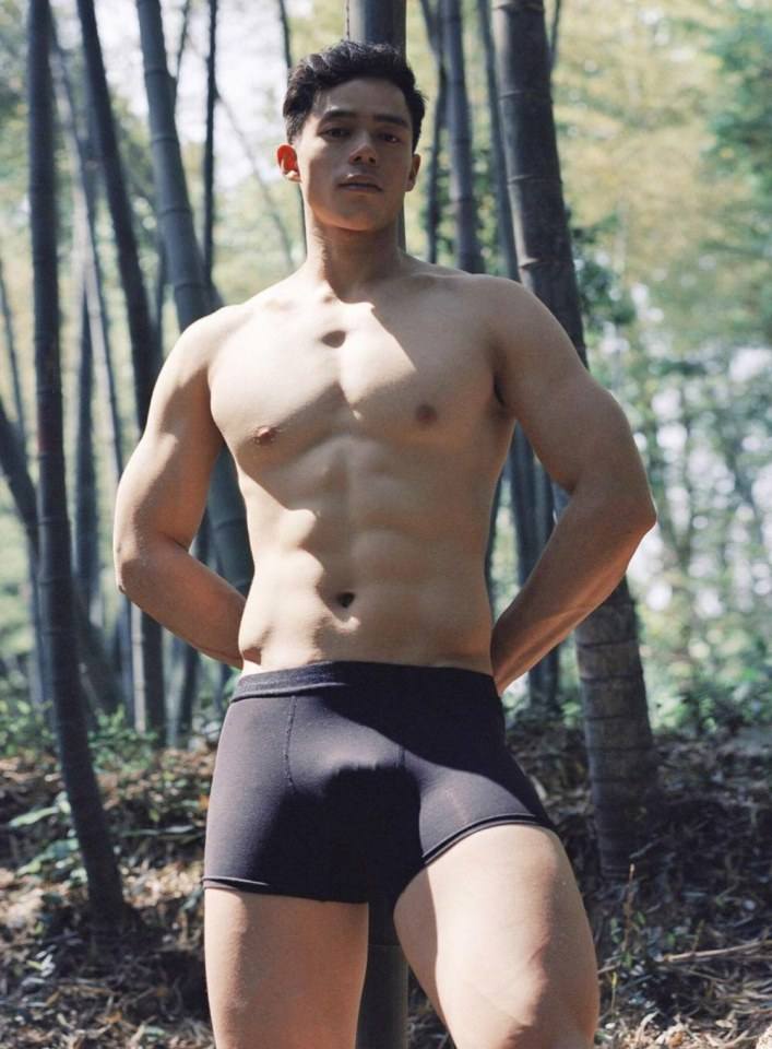 hot male 552 (18+)