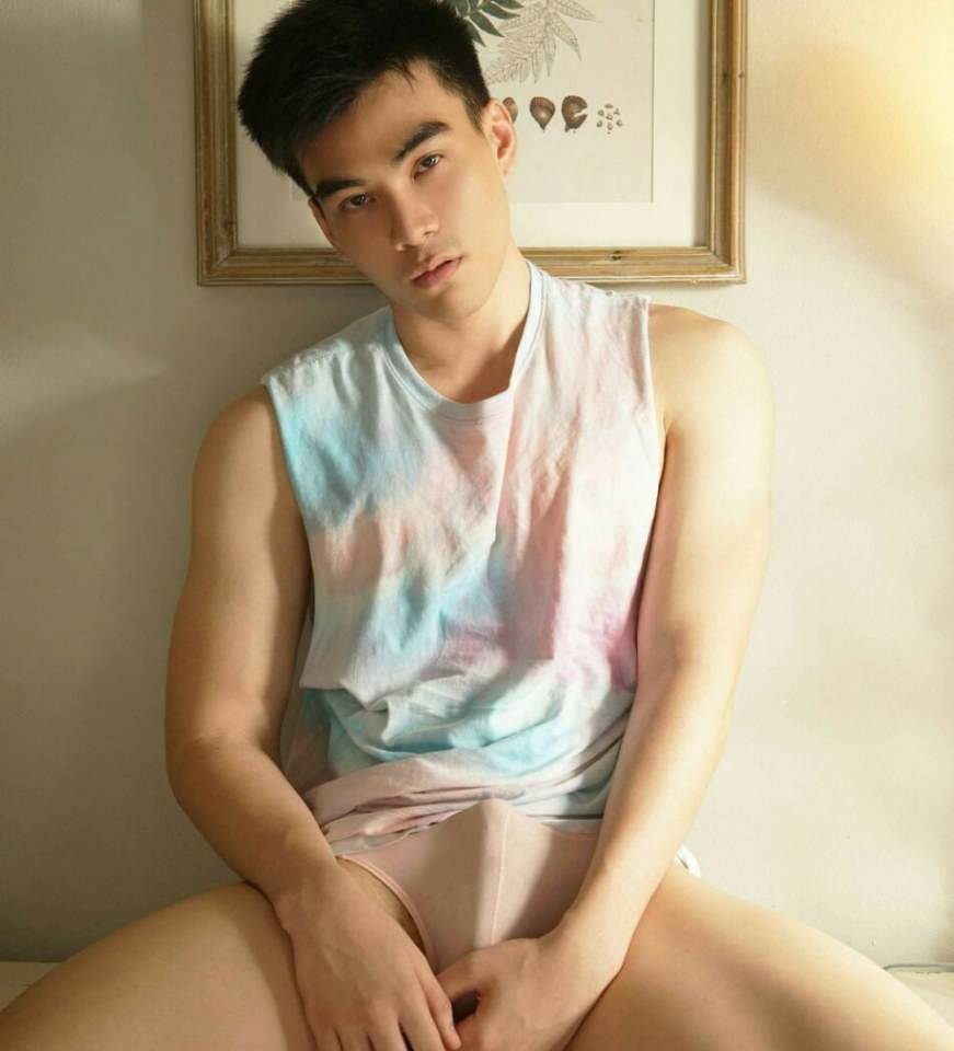 hot male 553 (18+)