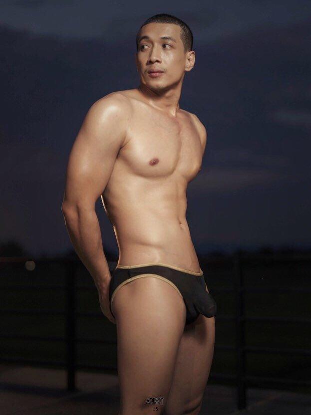hot male 553 (18+)