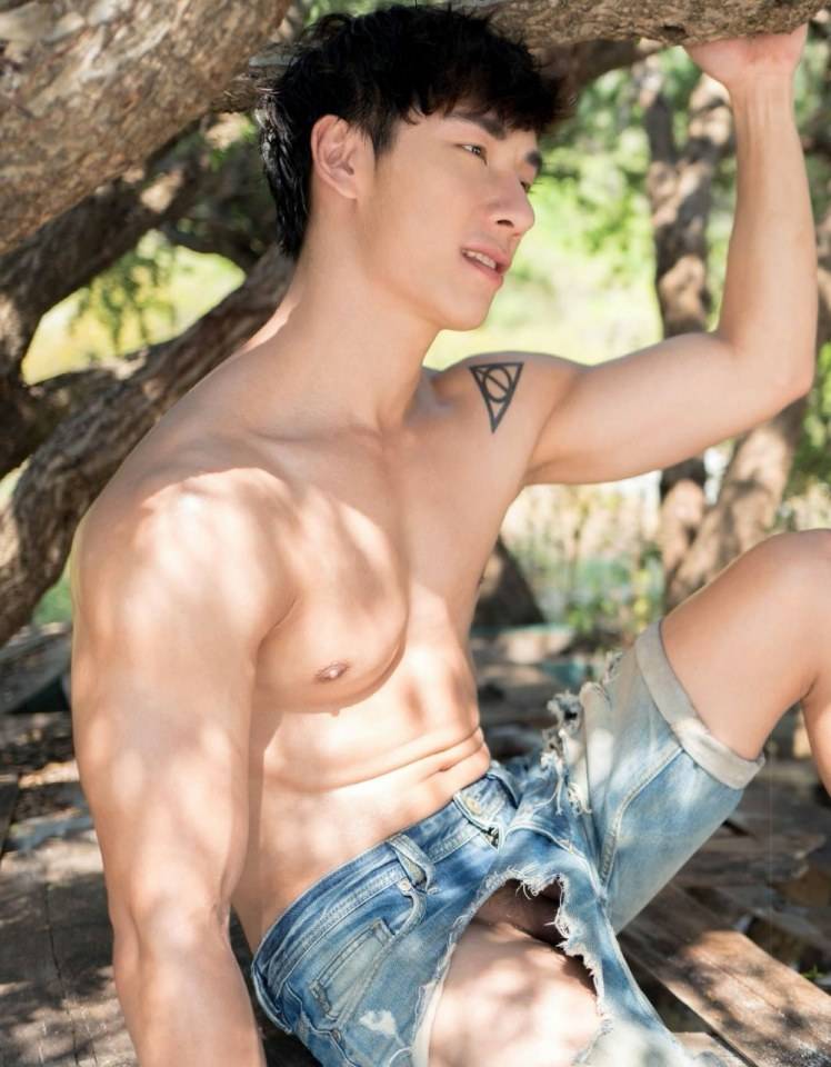 hot male 555 (18+)