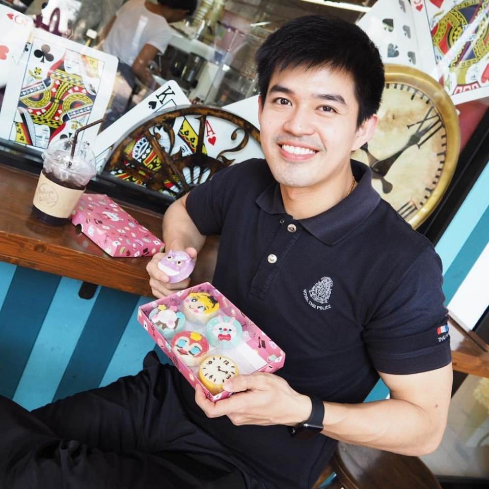 อมของหลวงผิดก็ยอม