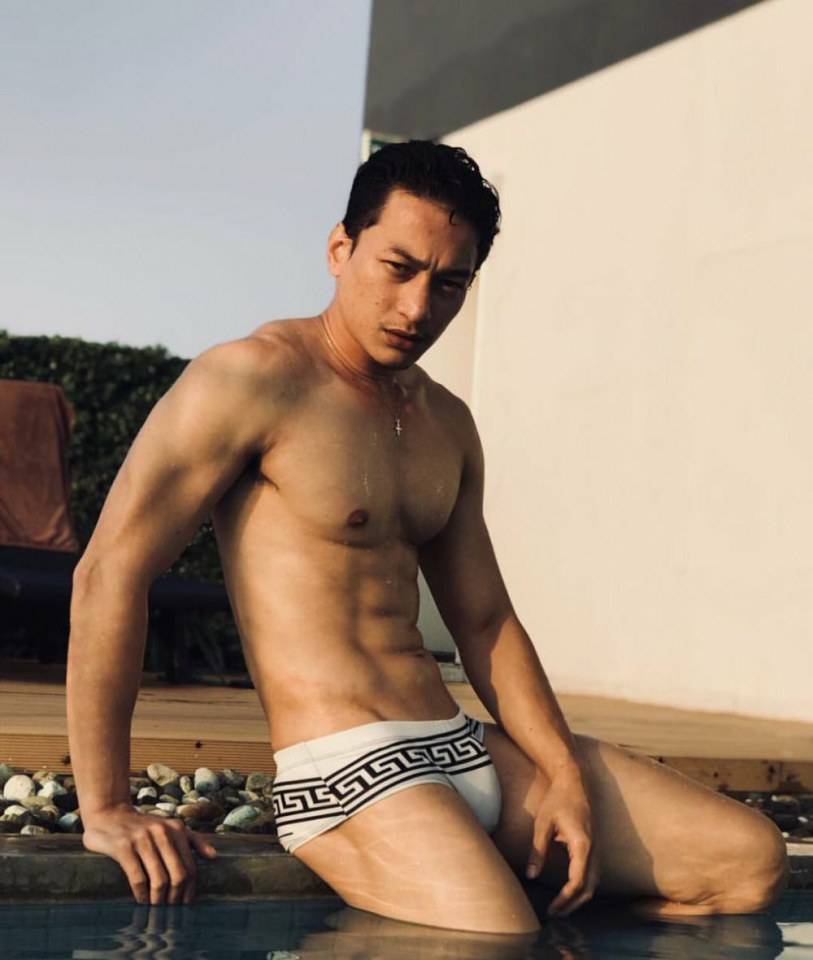 hot male 556 (18+)