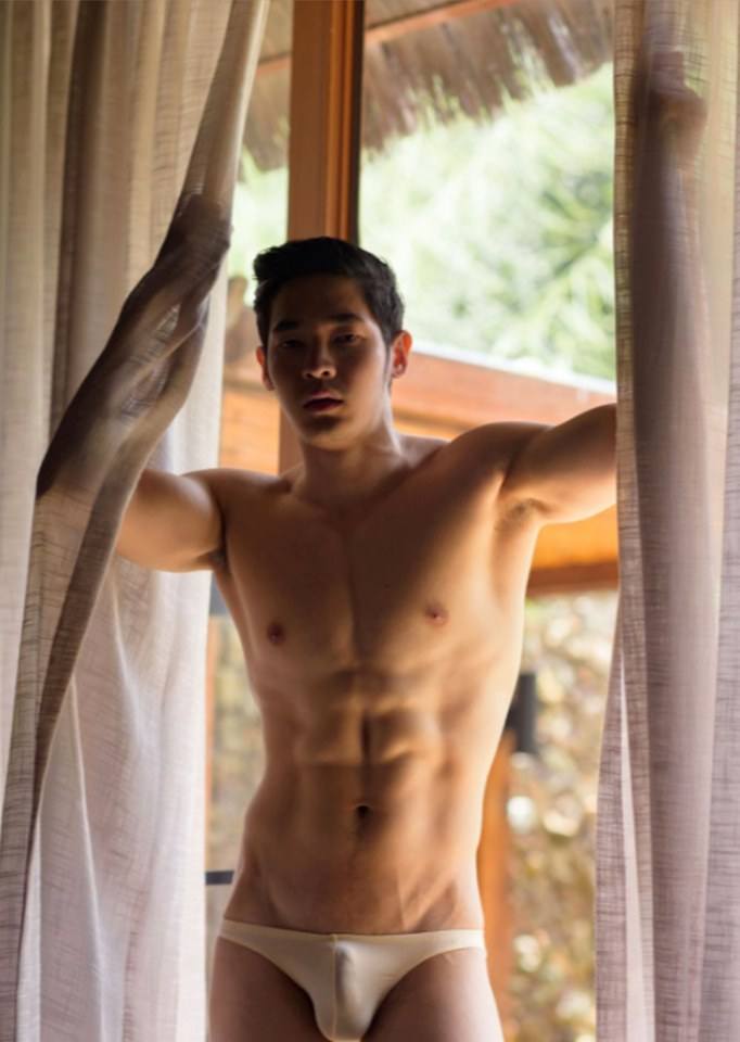 hot male 557 (18+)