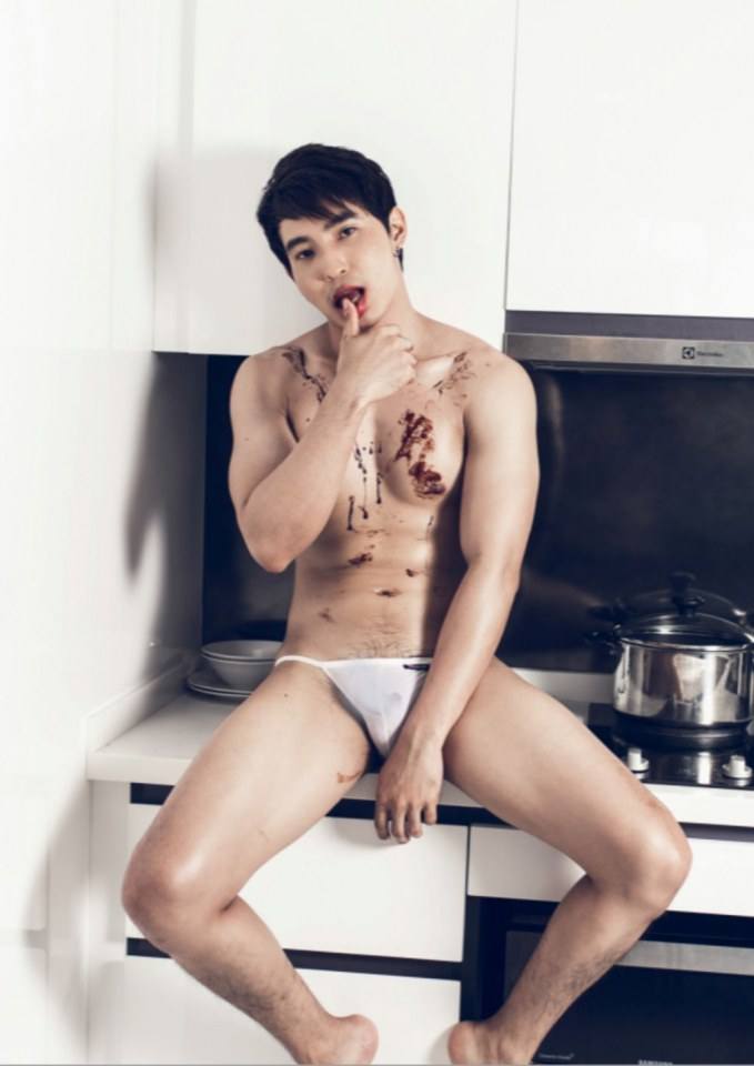 hot male 557 (18+)
