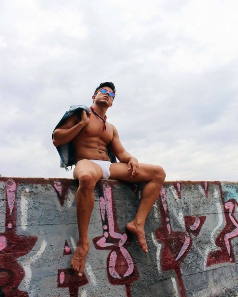 hot male 558 (18+)