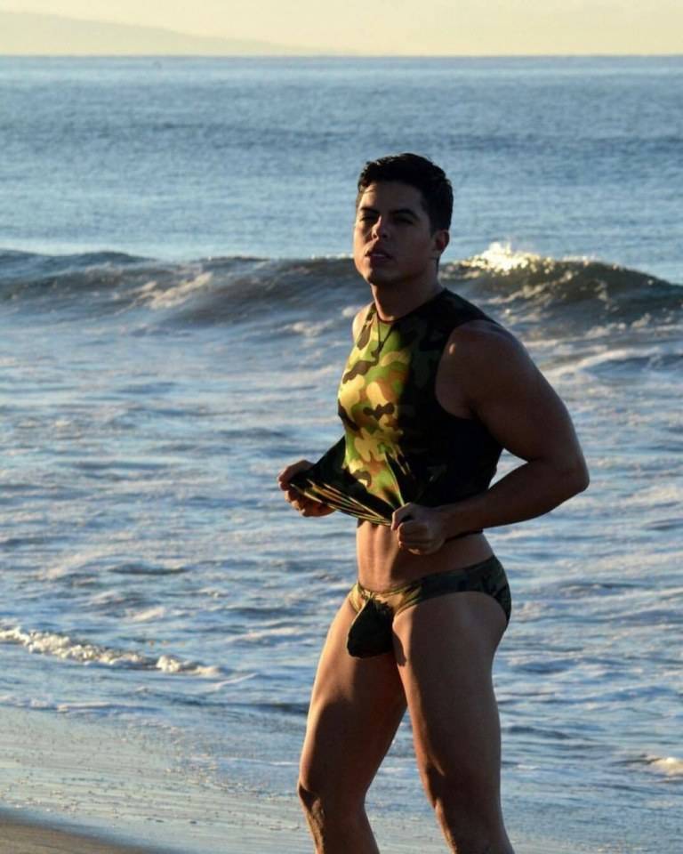 hot male 558 (18+)