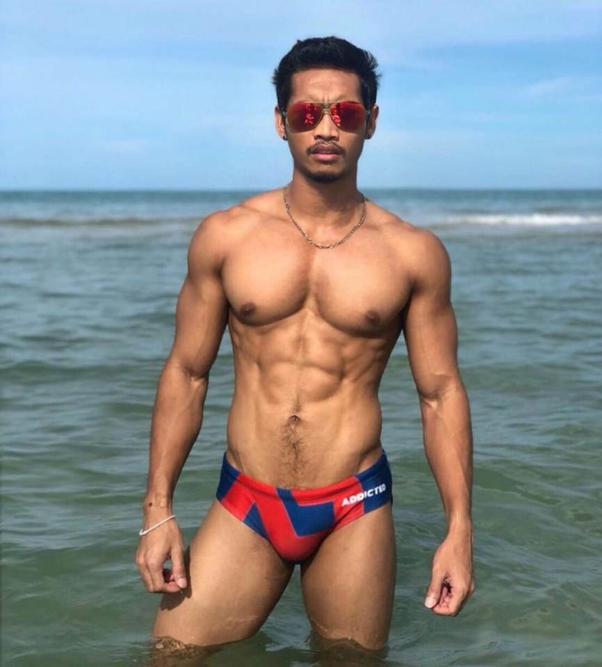 hot male 558 (18+)