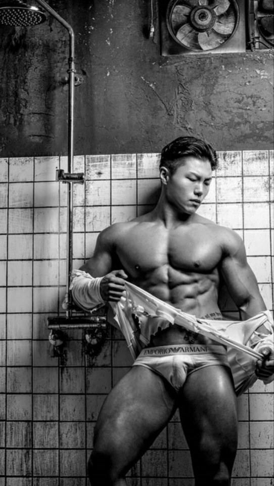 hot male 559 (18+)