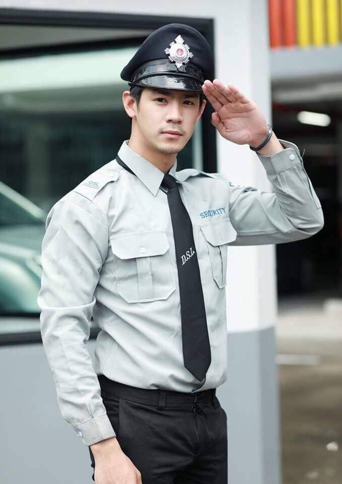 คนในเครื่องแบบ