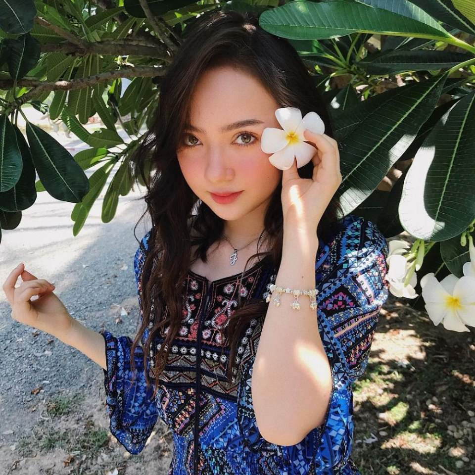 พลอยชมพู