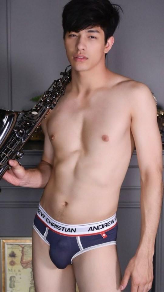 hot male 564 (18+)