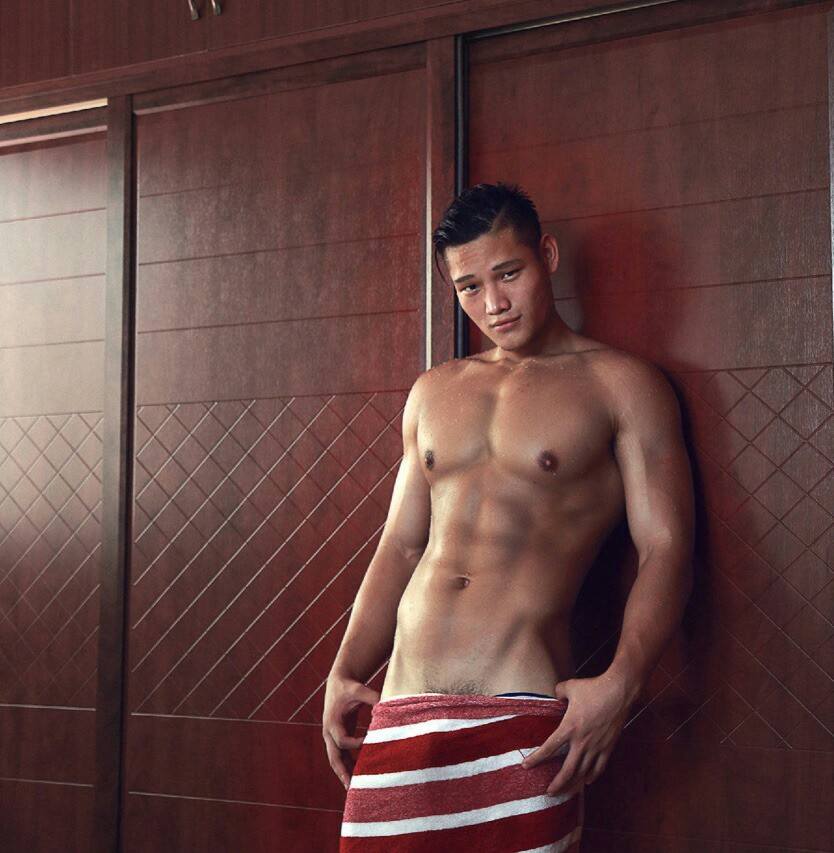 hot male 565 (18+)