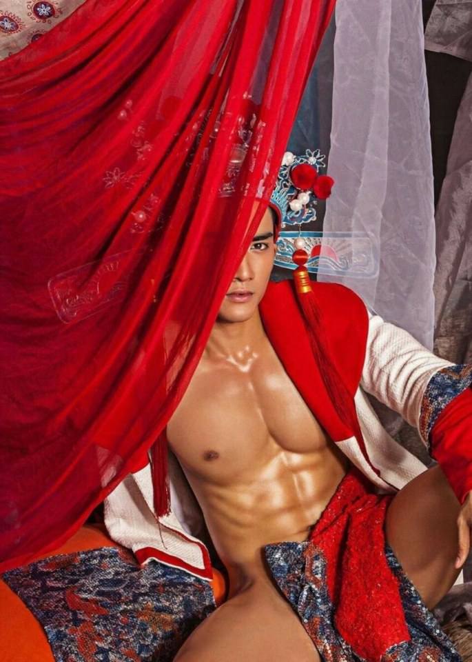 hot male 565 (18+)