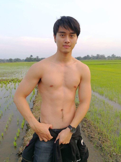 อยากช่วยพี่เขาดำนาจัง