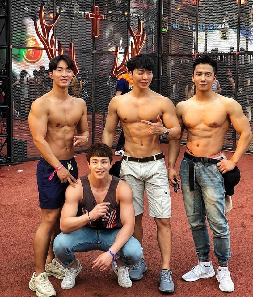 ถอดโชว์เรือนร่าง 2157