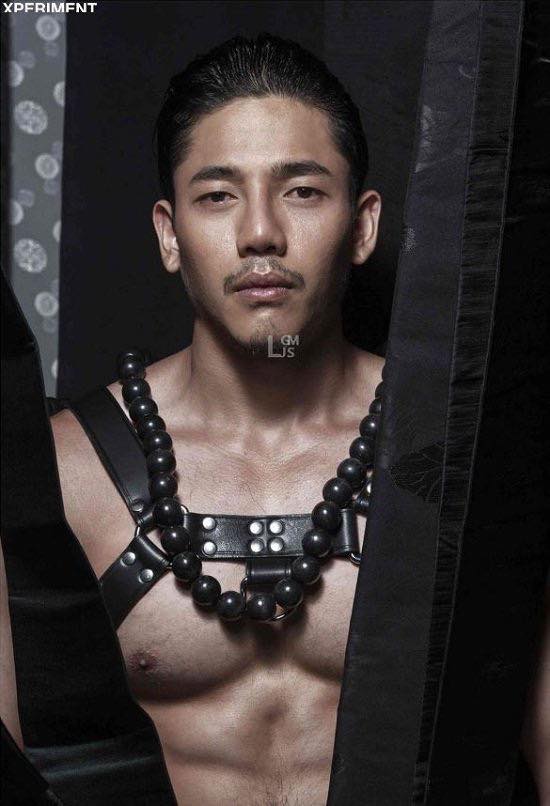 หนุ่มหล่อขึ้นปก 45