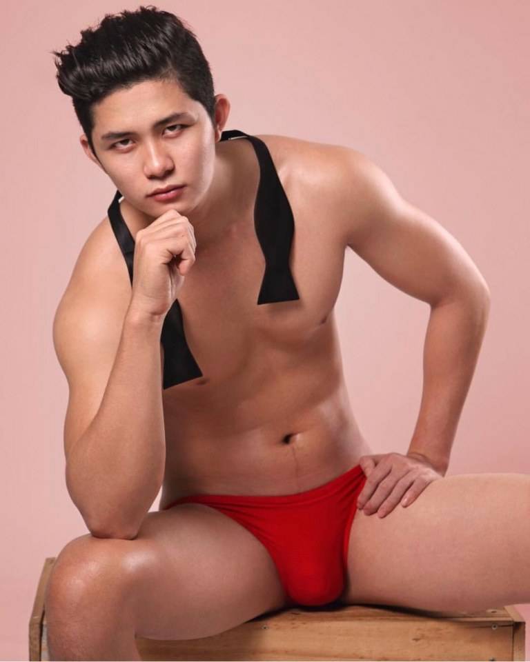 hot male 571 (18+)