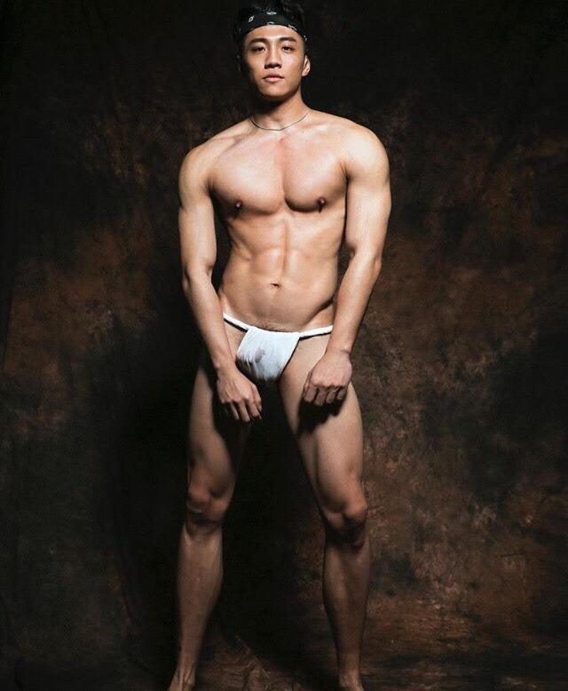 hot male 571 (18+)