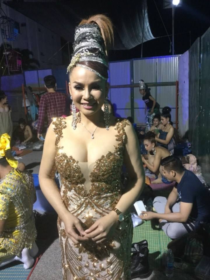 รวมดาวสาวอีสานคนดัง