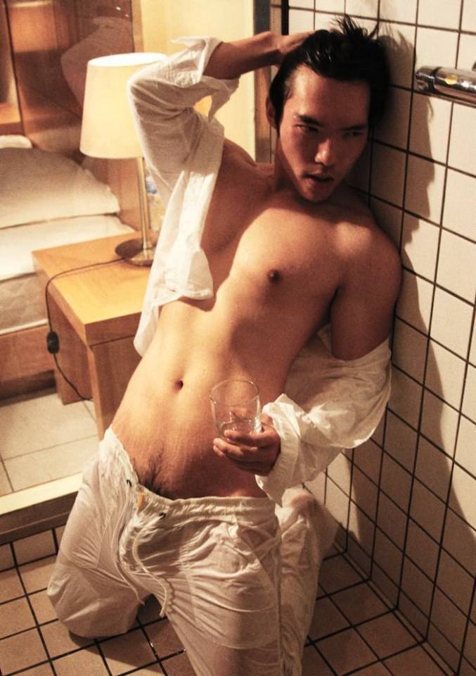 hot male 572 (18+)