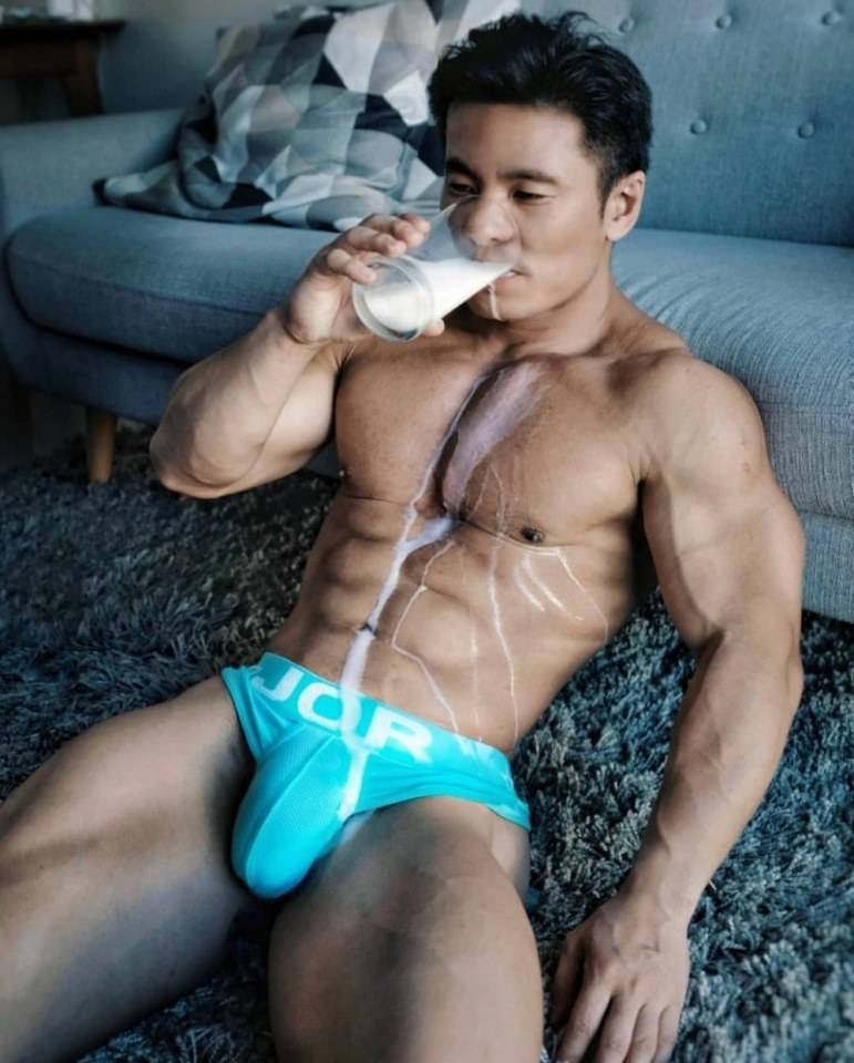 hot male 572 (18+)
