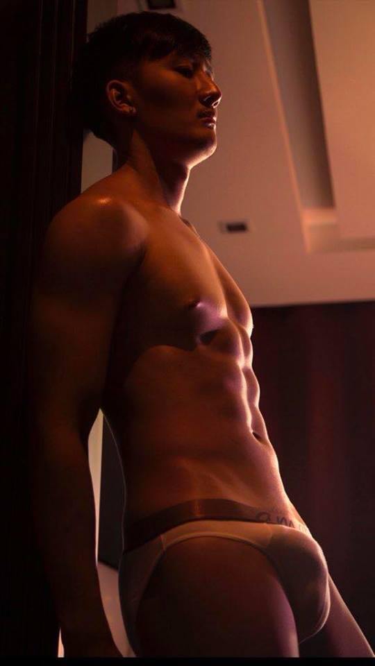 หนุ่มหล่อขึ้นปก 48