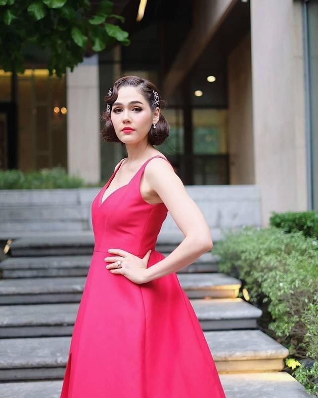 ชมพู่ อารยา กับลุคคลาสสิกเรียบหรูในงานเปิดตัว DOWNY PREMIUM PERFUME BEADS