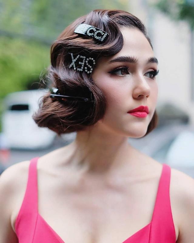 ชมพู่ อารยา กับลุคคลาสสิกเรียบหรูในงานเปิดตัว DOWNY PREMIUM PERFUME BEADS