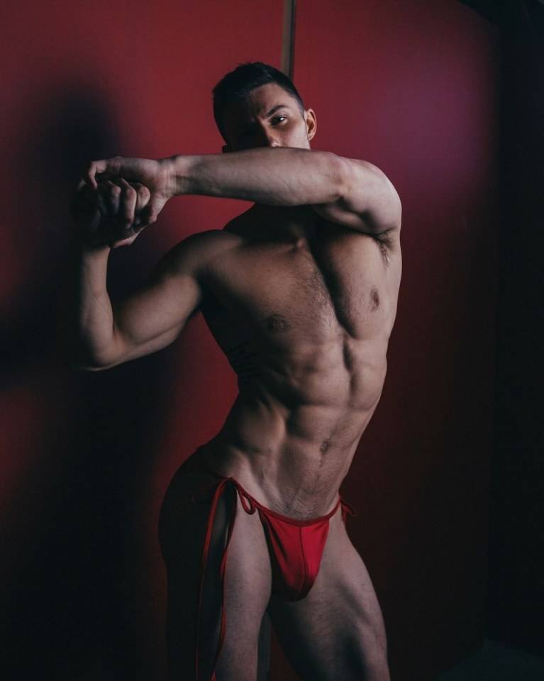 hot male 575 (18+)
